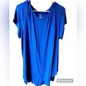 XL Apt. 9 Essentials soft blue short sleeve, very comfy material!